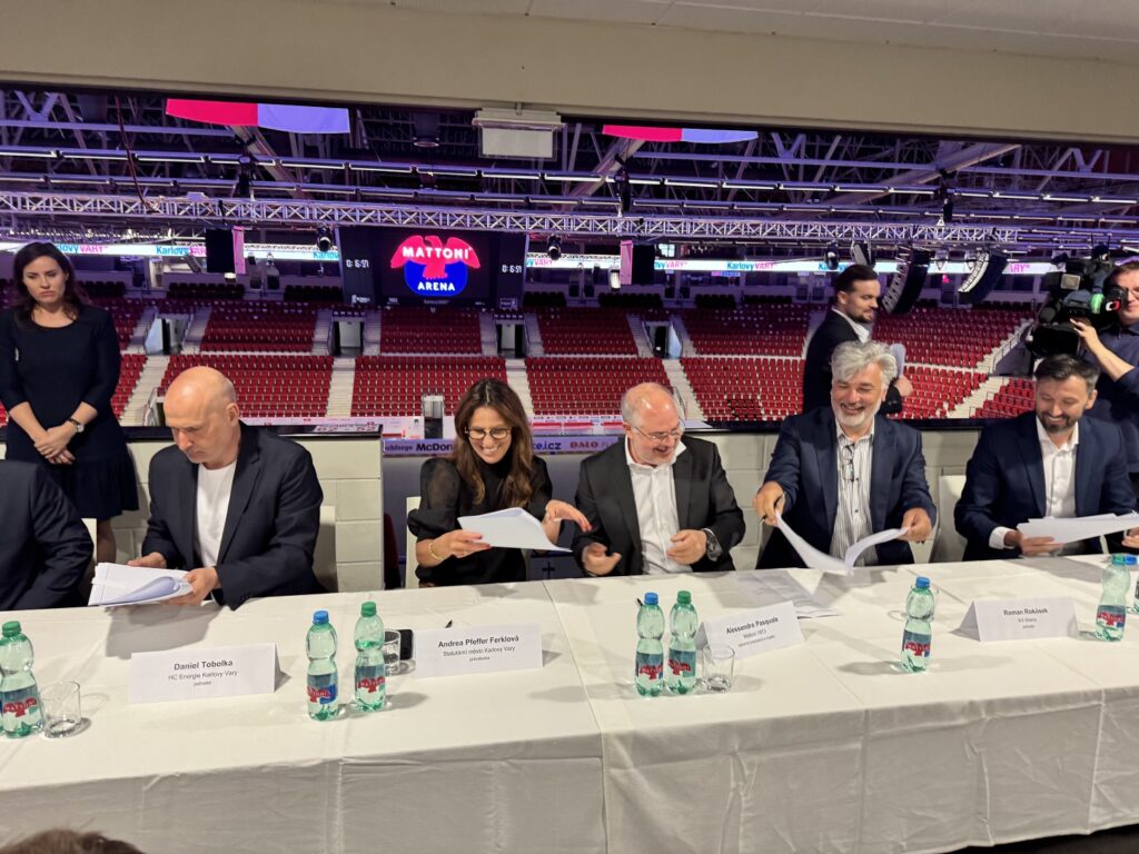 KV Arena se mění na Mattoni Arenu: Společnost tak ještě více posiluje svou intenzivní podporu sportu a kultury v Karlovarském kraji