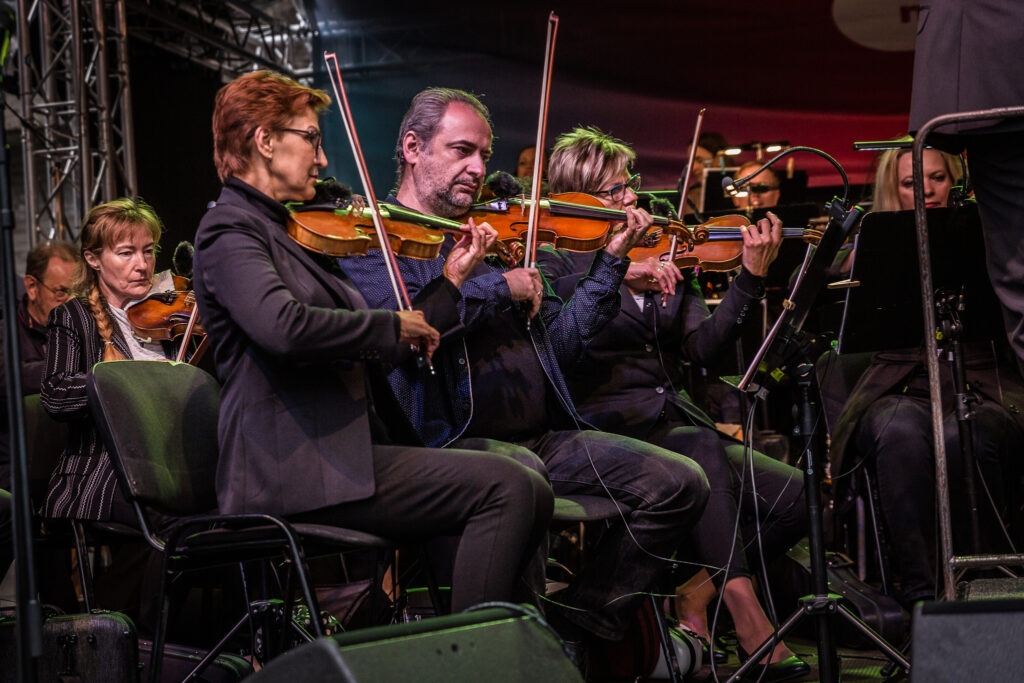 Karlovarský symfonický orchestr zahraje nejslavnější houseové hity během CITY TRIATHLONU Karlovy Vary
