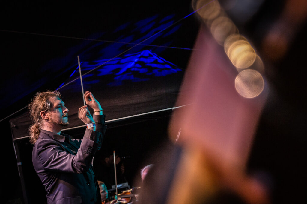 Karlovarský symfonický orchestr zahraje nejslavnější houseové hity během CITY TRIATHLONU Karlovy Vary