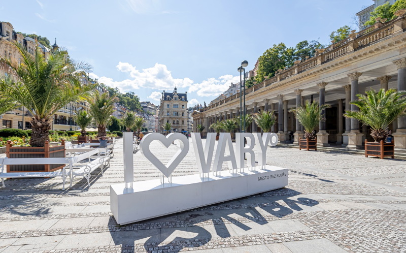 Kuřáci v Karlovarském kraji chtějí zahodit cigarety. Projekt Město bez kouře jim dává šanci