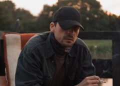 Z vězení rovnou do dalšího kšeftu. Trailer filmu Poberta slibuje drsnou jízdu i černý humor